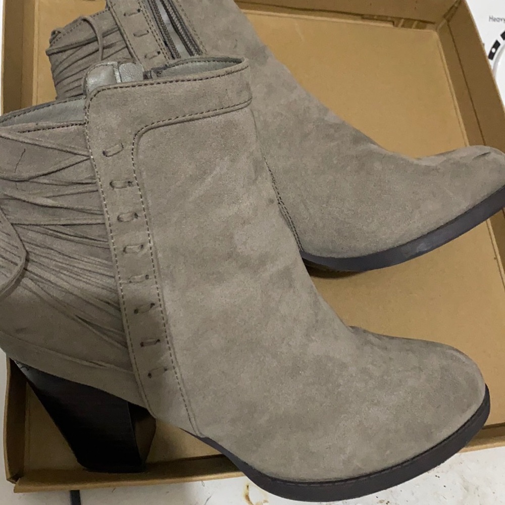 Brand new size 9 boots